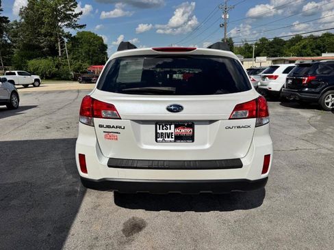 Used 2010 Subaru Outback 2.5i Premium image 4