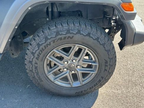 Used 2024 Jeep Wrangler Unlimited Sport AWD/4WD image 15