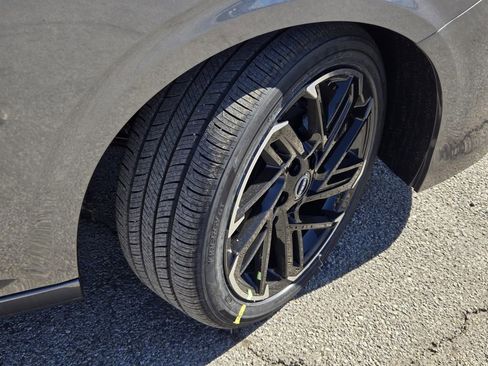 New 2026 Nissan Sentra SR w/ SR Premium Package FWD image 6