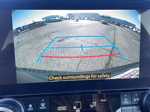 Used 2025 Toyota Highlander XLE image 29