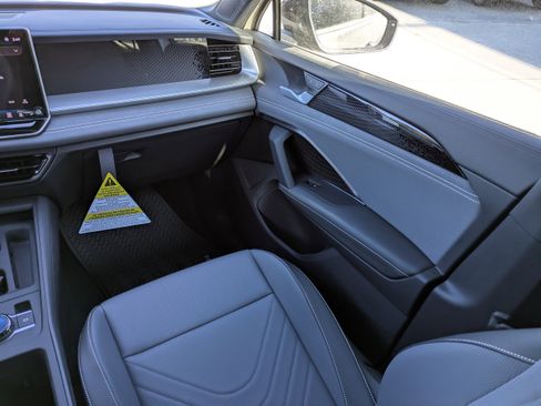 New 2026 Volkswagen Tiguan SE R-Line FWD image 18