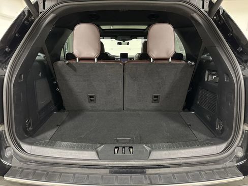 Used 2022 Ford Explorer Platinum w/ Equipment Group 601A AWD/4WD image 26