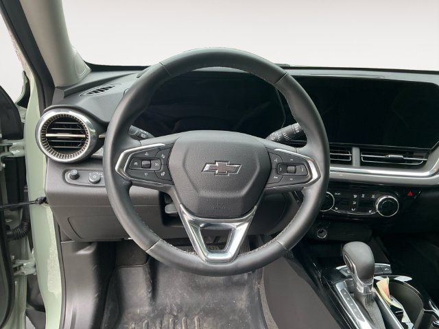 Used 2025 Chevrolet Trax ACTIV w/ Driver Confidence Package FWD image 13