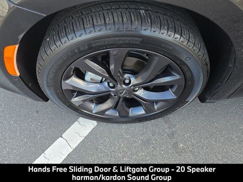 Used 2019 Chrysler Pacifica Touring-L Plus w/ Advanced Safetytec Group FWD image 13