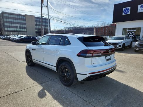 New 2026 Volkswagen Atlas Cross Sport SEL R-Line image 3
