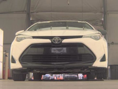 Used 2017 Toyota Corolla LE FWD image 2