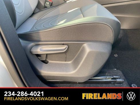 New 2025 Volkswagen Tiguan SE image 47