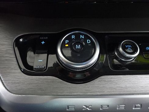 Certified 2025 Ford Expedition Platinum AWD/4WD image 22