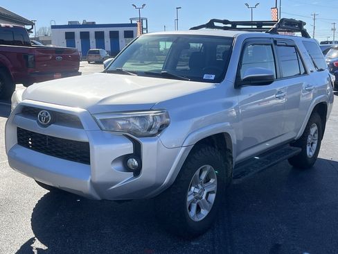 Used 2018 Toyota 4Runner SR5 image 3