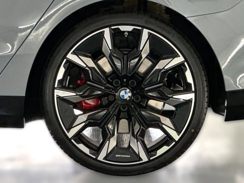 Used 2026 BMW 530i w/ M Sport Package RWD image 11
