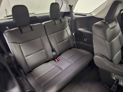 Used 2025 Ford Explorer Active w/ Active Comfort Package image 17