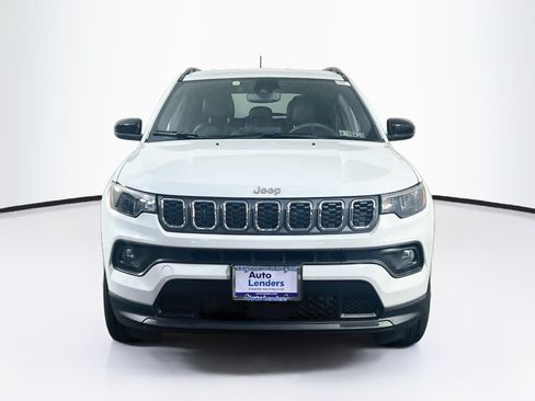 Used 2024 Jeep Compass Latitude AWD/4WD image 2