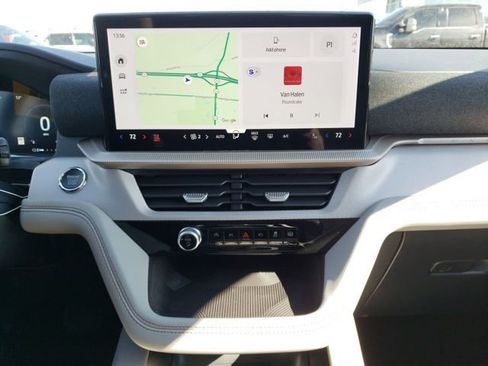 New 2026 Ford Explorer Active w/ Active Comfort Package image 22