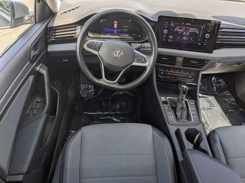 Used 2025 Volkswagen Jetta SE FWD image 14