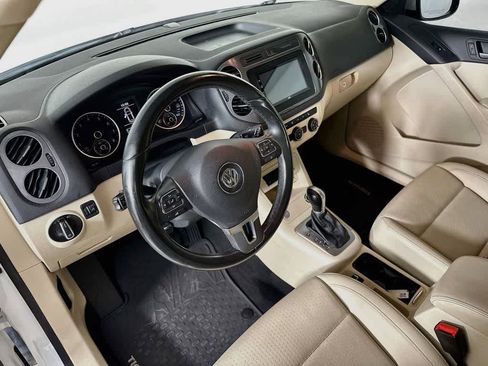 Used 2017 Volkswagen Tiguan S FWD image 2