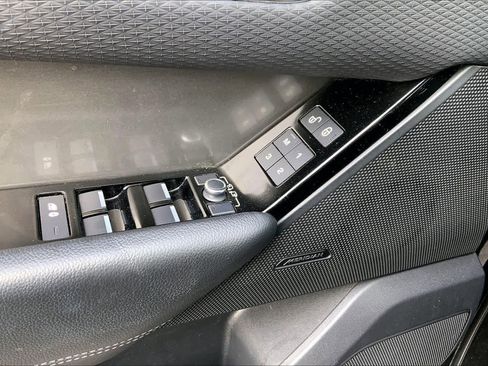 Used 2019 Land Rover Range Rover Velar S image 31