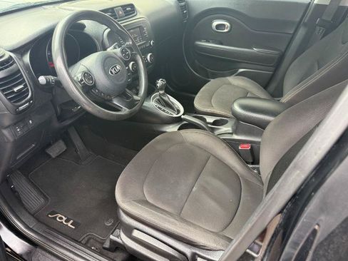 Used 2018 Kia Soul FWD image 10