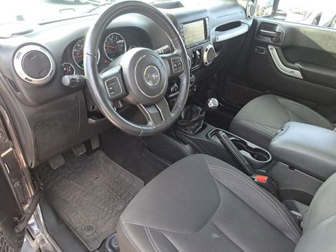 Used 2017 Jeep Wrangler Unlimited Sahara AWD/4WD image 14