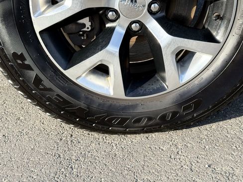 Used 2016 Jeep Cherokee Trailhawk AWD/4WD image 13