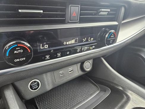 Used 2023 Nissan Rogue SV AWD/4WD image 27