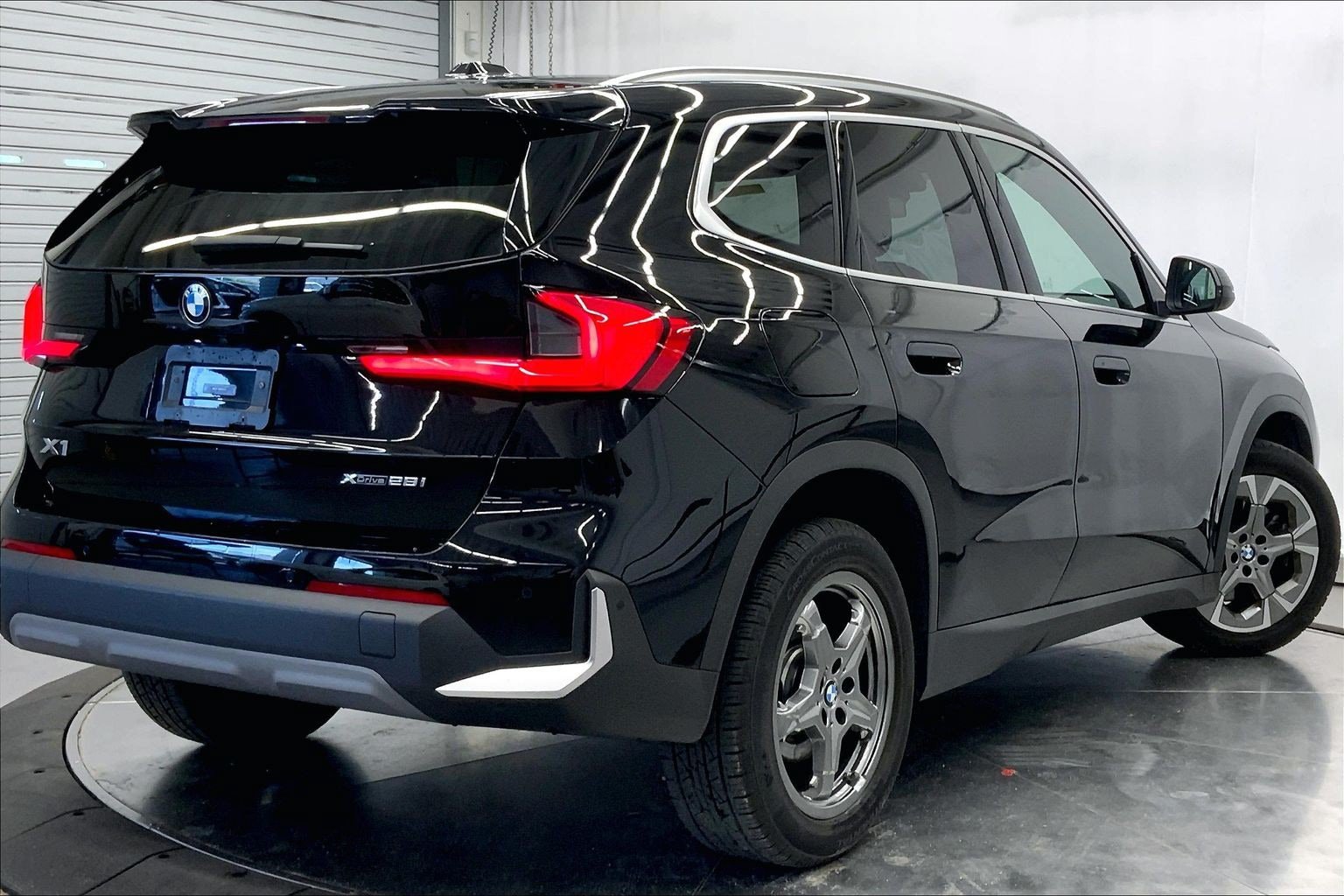 Used 2023 BMW X1 xDrive28i w/ Convenience Package AWD/4WD image 7
