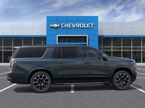 New 2026 Chevrolet Suburban RST w/ RST Capability Package AWD/4WD image 36