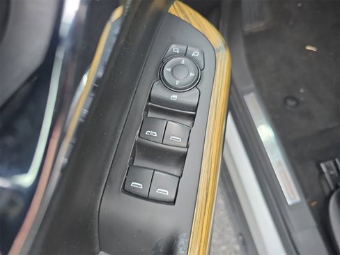 Used 2019 GMC Acadia Denali image 15