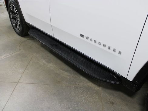 Used 2024 Jeep Wagoneer Series III image 14