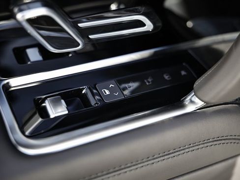 New 2025 Land Rover Range Rover SE image 25