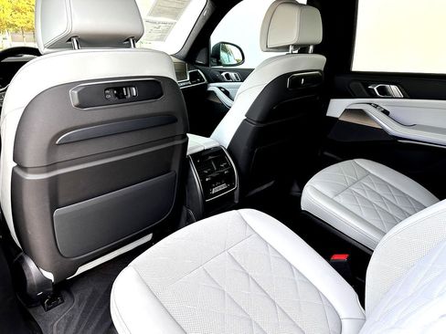 Certified 2023 BMW X7 xDrive40i w/ Premium Package image 26