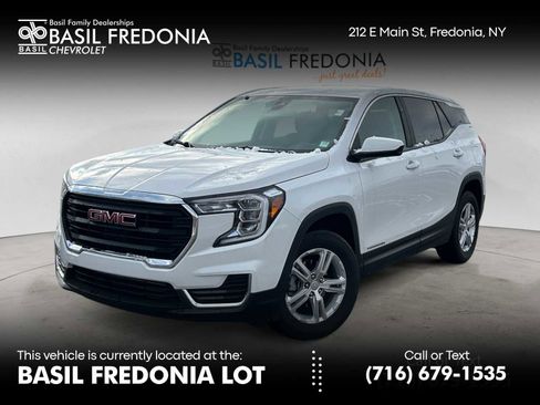 Used 2024 GMC Terrain SLE image 1
