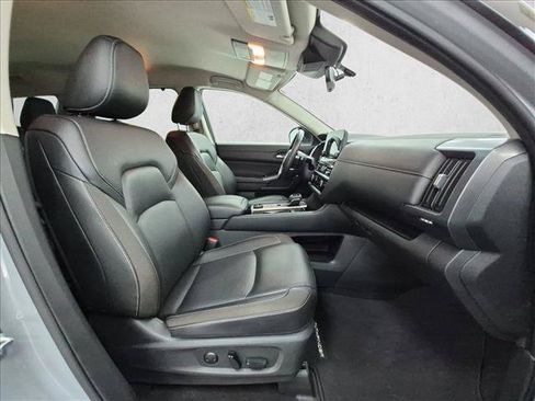 Used 2024 Nissan Pathfinder SL AWD/4WD image 23