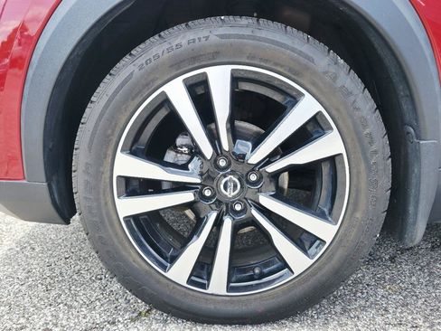Used 2019 Nissan Kicks SR w/ SR Premium Package FWD image 9