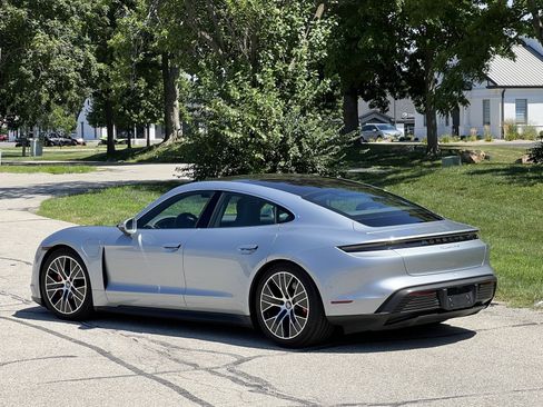 Certified 2022 Porsche Taycan 4S image 3