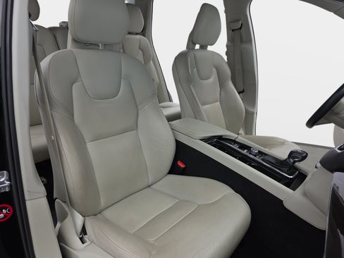 Used 2017 Volvo XC90 T6 Momentum w/ Vision Package AWD/4WD image 10