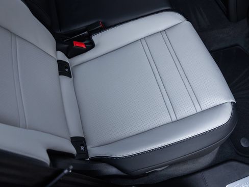 Certified 2026 Porsche Cayenne E-Hybrid AWD/4WD image 43