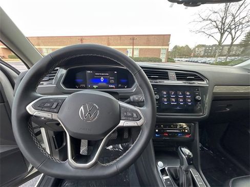 Used 2022 Volkswagen Tiguan SE image 30