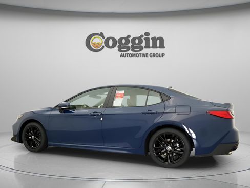 Used 2026 Toyota Camry SE FWD image 7