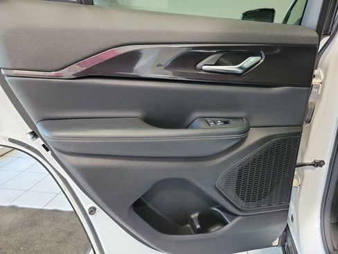 Used 2023 Jeep Grand Cherokee Altitude image 27