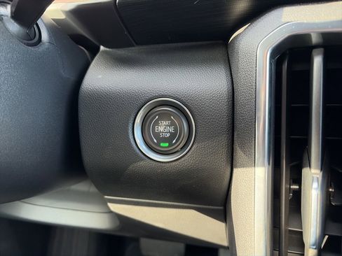 Used 2025 GMC Acadia Elevation image 25