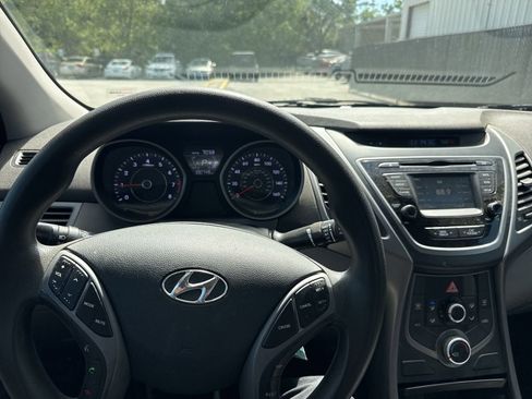 Used 2016 Hyundai Elantra SE w/ Option Group 02 FWD image 6