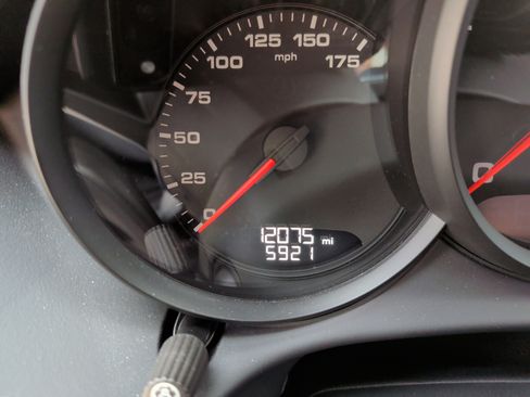 Used 2021 Porsche 718 Cayman image 22