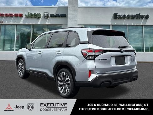 Used 2025 Subaru Forester Touring AWD/4WD image 2