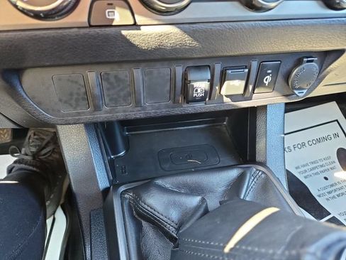 Used 2020 Toyota Tacoma TRD Off-Road AWD/4WD image 26
