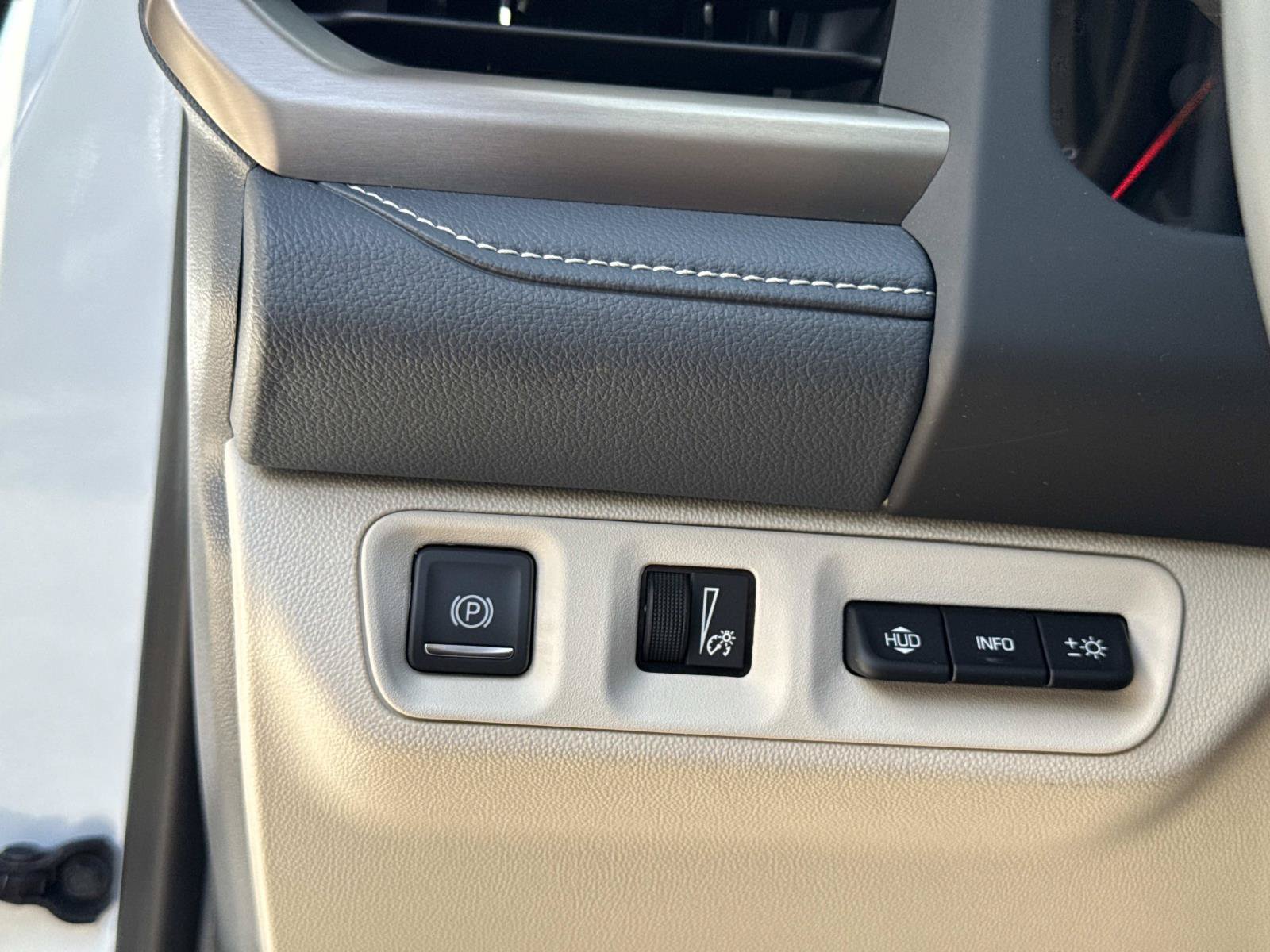 Used 2023 GMC Acadia Denali w/ Denali Technology Package FWD image 32