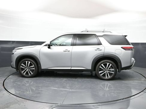 Used 2024 Nissan Pathfinder Platinum w/ Cargo Package AWD/4WD image 38