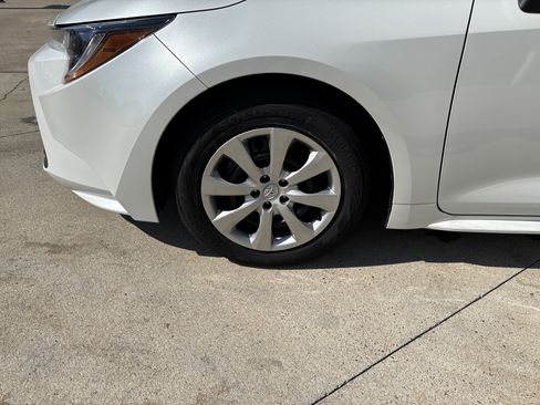 Used 2025 Toyota Corolla LE FWD image 33