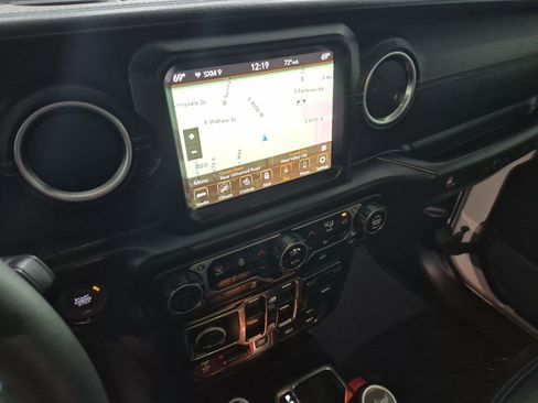 Used 2023 Jeep Wrangler Unlimited Rubicon 4xe w/ Cold Weather Group AWD/4WD image 28