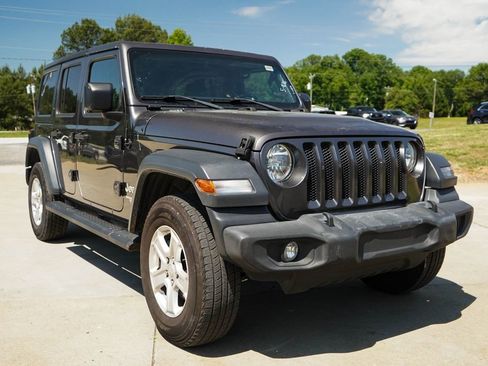 Used 2018 Jeep Wrangler Unlimited Sport S AWD/4WD image 37