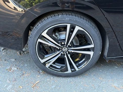 Used 2023 Nissan Sentra SR w/ SR Premium Package FWD image 7